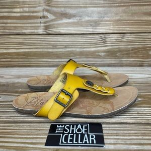 Blowfish Womens 7.5 Sandals Flip Flips Yellow Straps In Excellent Condition